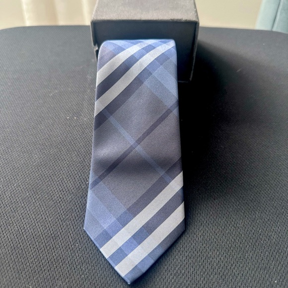 Burberry silk tie - Picture 1 of 4